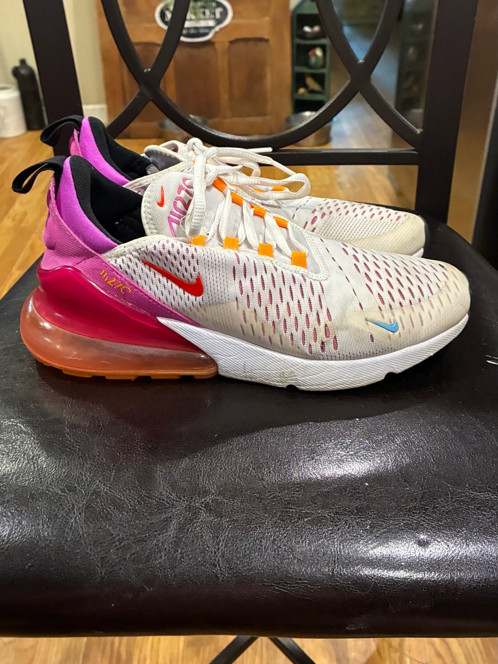 Nike Air Max 270 Women's sneakers in the Fuchsia Dream Crimson colorway